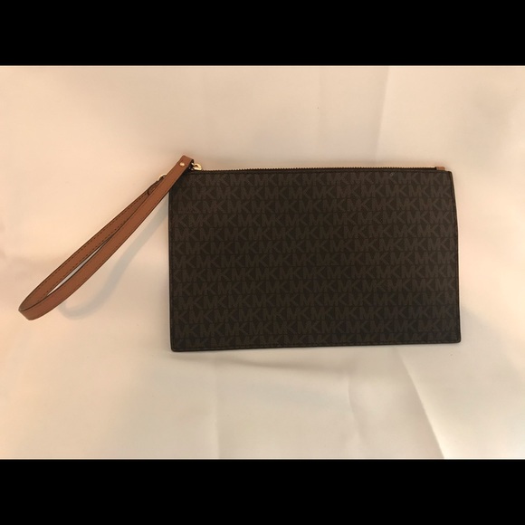Michael Kors wristlet - Picture 2 of 3